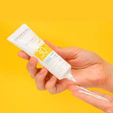 واقي شمس مخصص لحمايه البشره المعرضه لحب الشباب من بايوديرما-40مل - الصورة 4